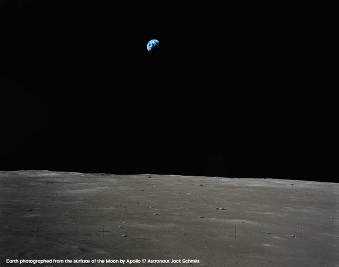 photo of the earth seen from the moon